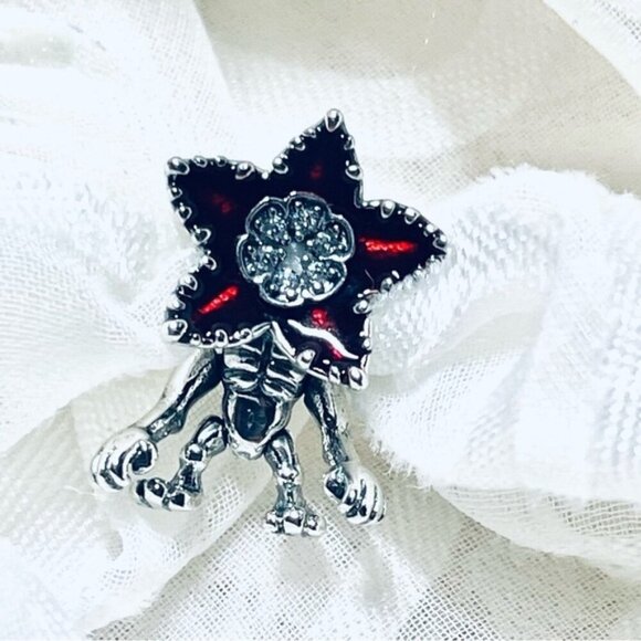 👹 NWOT Stranger Things Moveable Demogorgon Charm ✨ - Picture 2 of 12